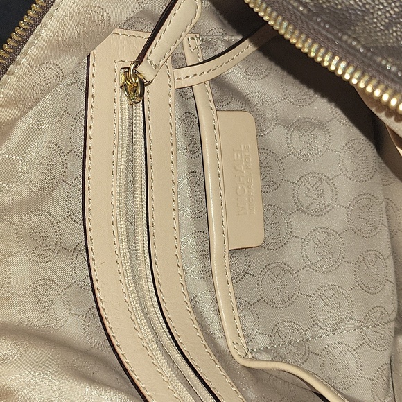 Authentic Michael Kors handbag - Picture 7 of 11